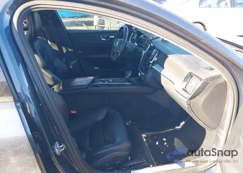 2019 Volvo S60 T6 Momentum z USA, uszkodzony, nr VIN 7JRA22TK3KG003722